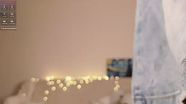 Snapshot of Pixxxis chatting on October 3, 12:51 am Pixxxis online show from October 3, 12:51 am