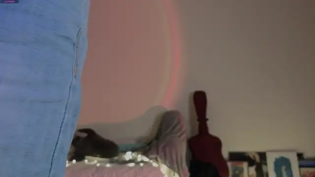 Snapshot of Pixxxis chatting on December 2, 4:07 am Pixxxis online show from December 2, 4:07 am