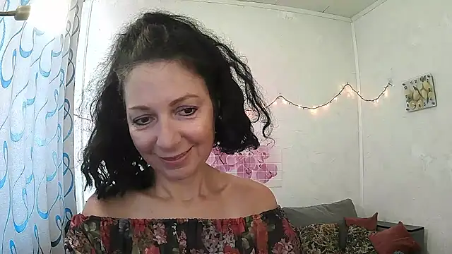 Snapshot of ValleriWind chatting on May 26, 8:21 am ValleriWind online show from May 26, 8:21 am