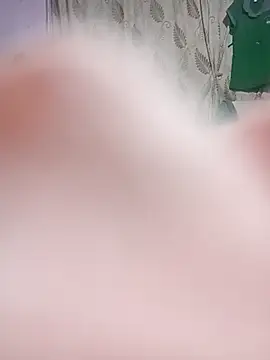 Snapshot of yummyhottie-clit chatting on November 16, 8:03 pm yummyhottie-clit online show from November 16, 8:03 pm