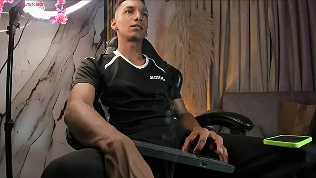 JulienSaint online show from February 14, 7:16 am