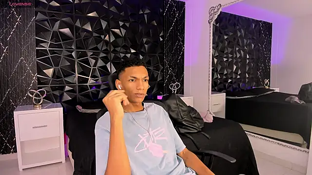 JulienSaint online show from February 19, 12:23 pm