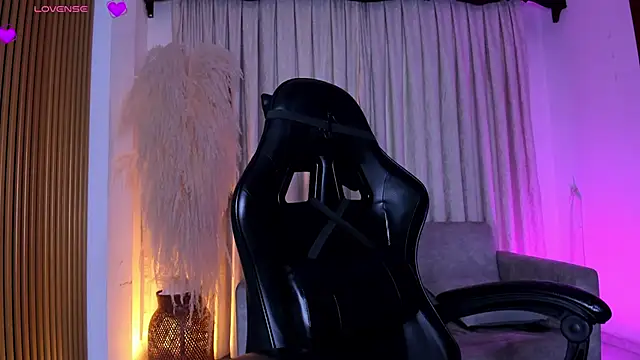 JulienSaint online show from February 21, 11:33 am