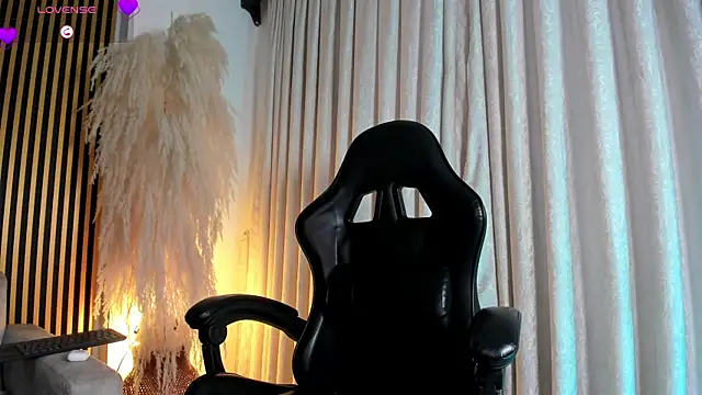 JulienSaint online show from February 28, 11:55 am