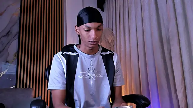 JulienSaint online show from March 13, 11:39 am