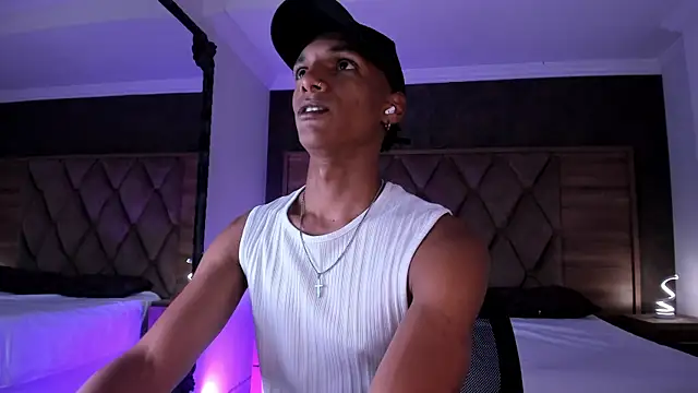 JulienSaint online show from March 29, 10:48 am