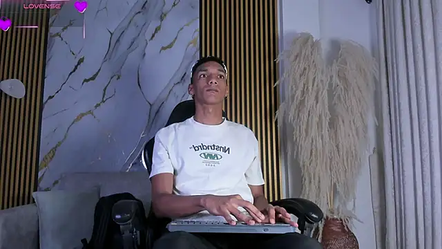 JulienSaint online show from April 5, 12:13 pm