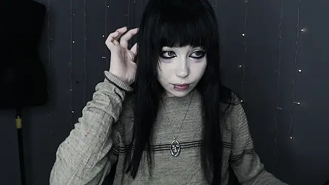  LUCY LAVE online show from April 14, 9:54 pm