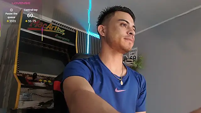 Snapshot of Bastian_MCcormick chatting on September 16, 12:17 pm Bastian MCcormick online show from September 16, 12:17 pm