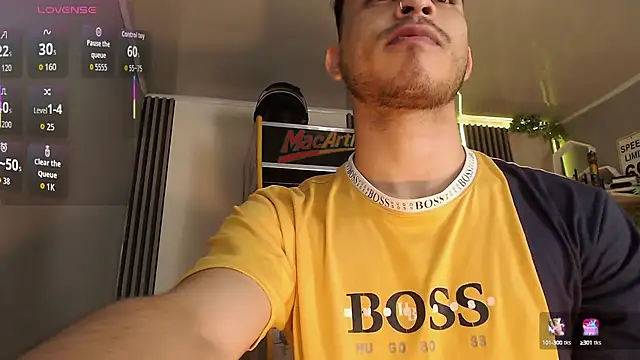 Snapshot of Bastian_MCcormick chatting on October 10, 12:37 pm Bastian MCcormick online show from October 10, 12:37 pm