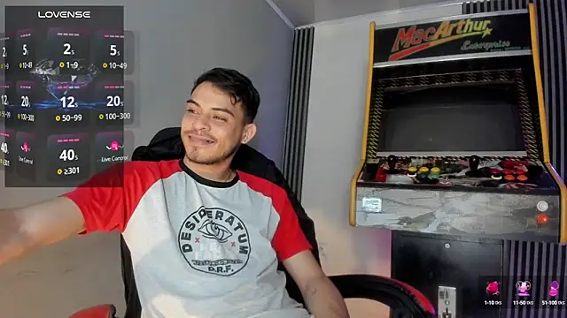 Snapshot of Bastian_MCcormick chatting on October 15, 11:54 am Bastian MCcormick online show from October 15, 11:54 am