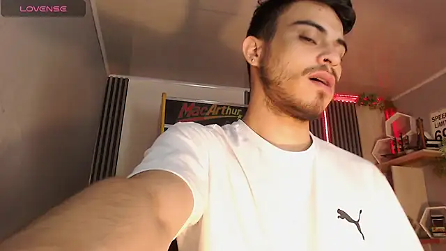 Snapshot of Bastian_MCcormick chatting on December 14, 11:59 am Bastian MCcormick online show from December 14, 11:59 am