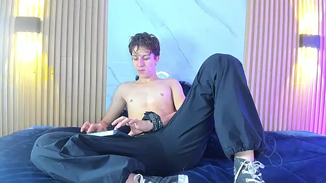 IM DAREN online show from November 4, 11:42 am