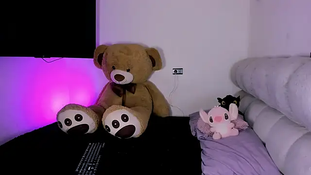Snapshot of fhalon_foxxxys_ chatting on May 28, 11:40 am fhalon foxxxys online show from May 28, 11:40 am