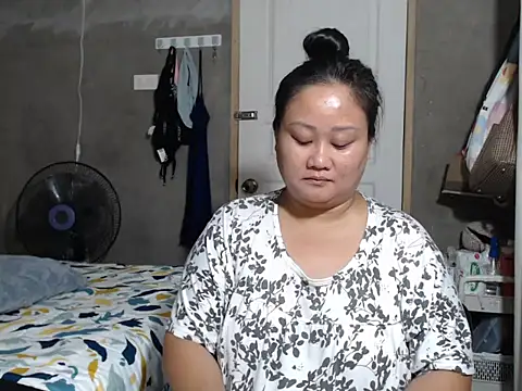 Snapshot of jengrey chatting on December 1, 12:59 am jengrey online show from December 1, 12:59 am