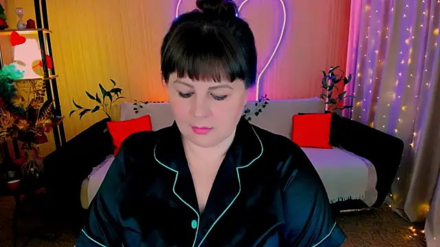 CrystaalStaar online show from April 10, 7:40 pm