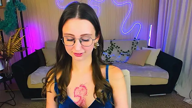 YourLovellyStory online show from September 22, 5:15 pm