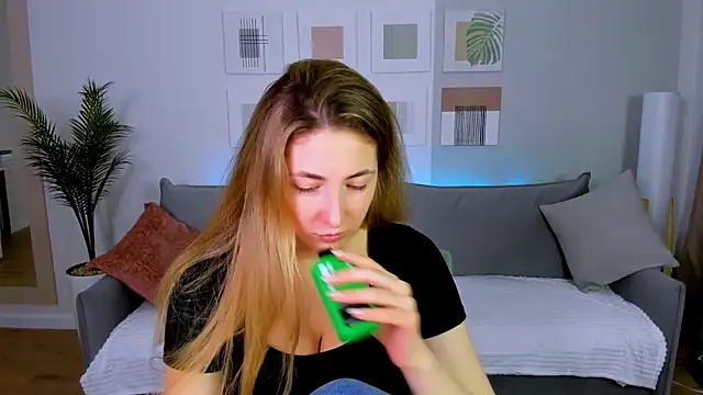 SensitiveSooul online show from April 15, 7:43 pm