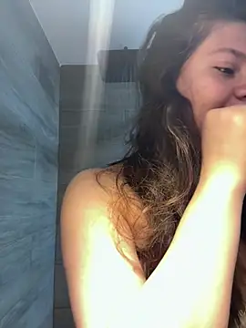 Snapshot of Emilyybennet_ chatting on July 5, 10:39 pm Emilyybennet online show from July 5, 10:39 pm