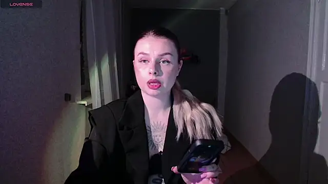 Snapshot of AngelicaHollywood chatting on June 7, 8:01 pm AngelicaHollywood online show from June 7, 8:01 pm