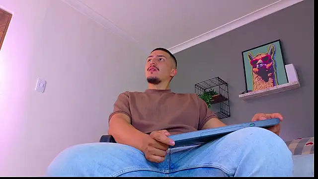 MrFox   online show from April 6, 8:54 pm