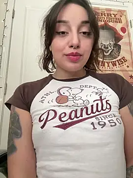 CharmingMaddie online show from February 6, 4:32 pm