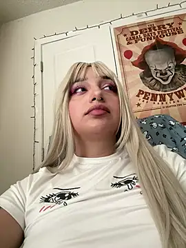 CharmingMaddie online show from April 14, 4:46 pm