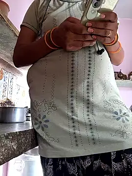 Snapshot of Love-pari077 chatting on June 10, 1:39 am Love-pari077 online show from June 10, 1:39 am