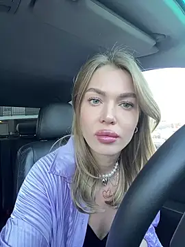 Snapshot of miss_veroNika chatting on June 1, 5:20 am miss veroNika online show from June 1, 5:20 am