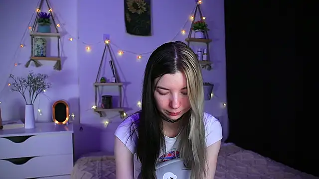 EmmieBlade online show from October 12, 9:25 pm