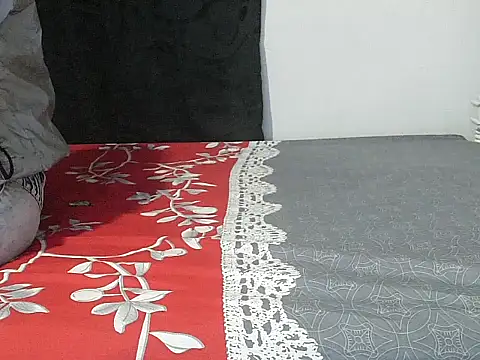 Snapshot of angelainparis28 chatting on November 5, 6:02 am angelainparis28 online show from November 5, 6:02 am