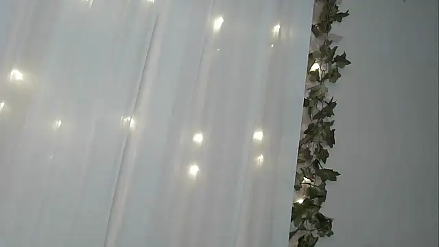 Snapshot of angelainparis28 chatting on November 8, 6:46 am angelainparis28 online show from November 8, 6:46 am