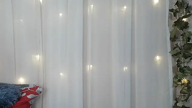 Snapshot of angelainparis28 chatting on November 25, 5:07 am angelainparis28 online show from November 25, 5:07 am