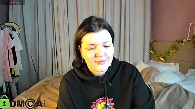 Michele Greenn online show from October 12, 1:15 am