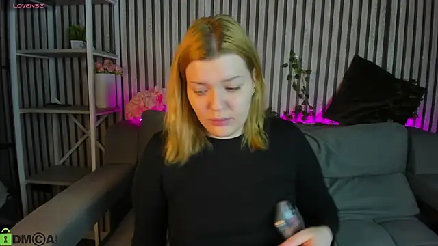 Michele Greenn online show from March 29, 1:05 am