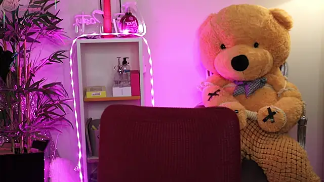 NovaHollisx online show from April 11, 6:29 am