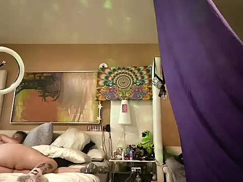 SparklesB1tch online show from April 11, 1:10 am