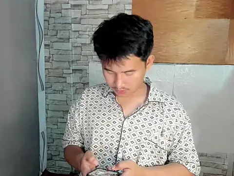 Snapshot of Adim-pinoy146 chatting on April 29, 7:42 pm Adim-pinoy146 online show from April 29, 7:42 pm