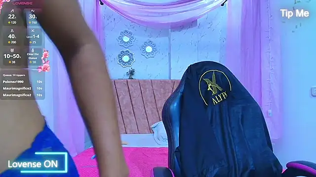 mia  thomson  online show from April 16, 8:04 am