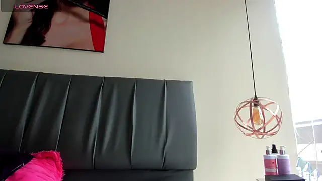Snapshot of iisabella_noa chatting on May 6, 12:21 pm iisabella noa online show from May 6, 12:21 pm