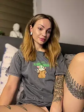 SaraLow online show from October 1, 1:11 am