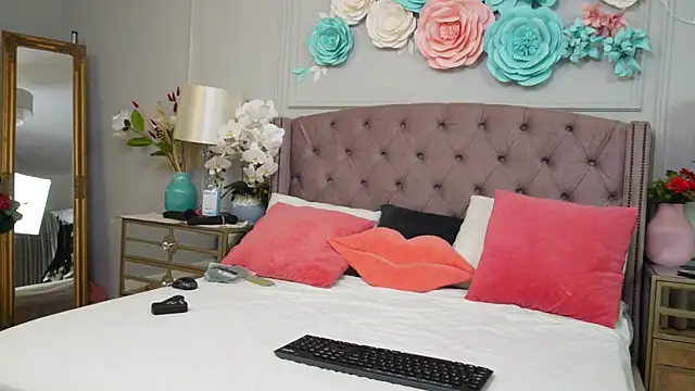 JenniferLovve online show from November 9, 4:00 am