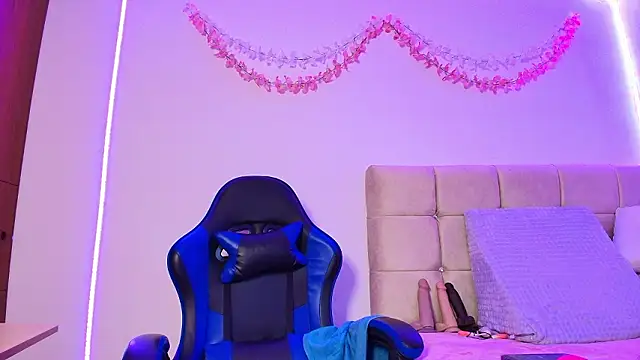 dulce mariaa    online show from February 12, 11:38 am