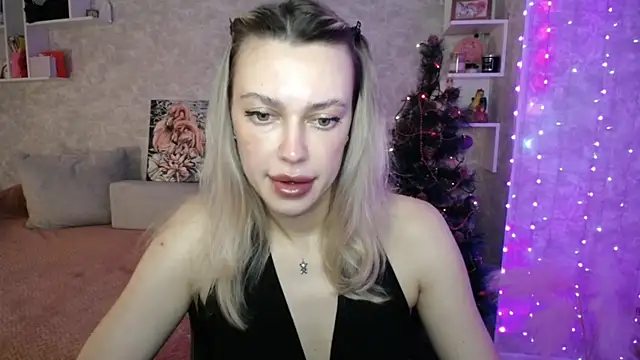 Snapshot of NickyAdamidi chatting on December 19, 4:25 pm NickyAdamidi online show from December 19, 4:25 pm