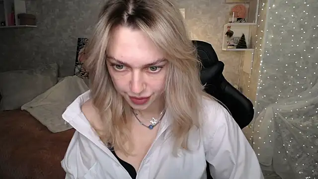 Snapshot of NickyAdamidi chatting on January 8, 1:46 pm NickyAdamidi online show from January 8, 1:46 pm