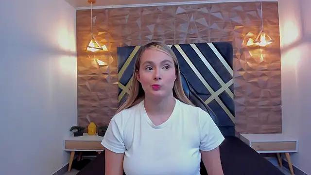 Emmaa white  online show from January 13, 5:18 pm