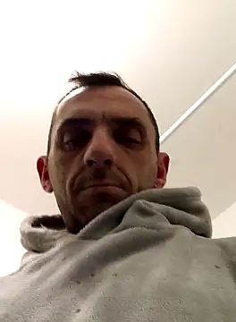 hotmen83 online show from April 13, 10:04 pm