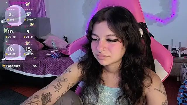 larah uwu online show from May 26, 6:37 pm