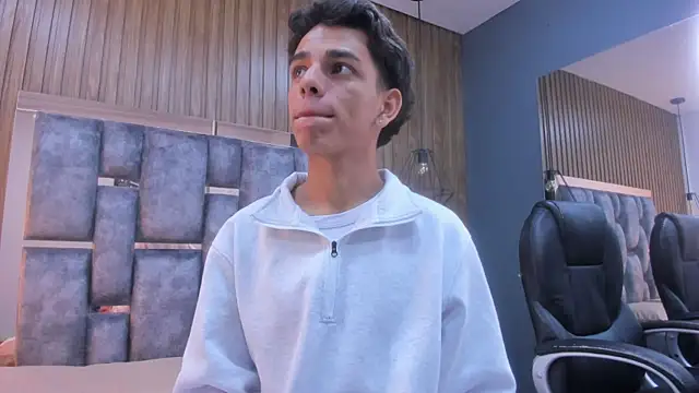 owen  johnson online show from April 8, 11:32 am