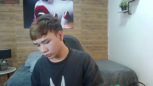 nathanclay online show from March 28, 4:01 am